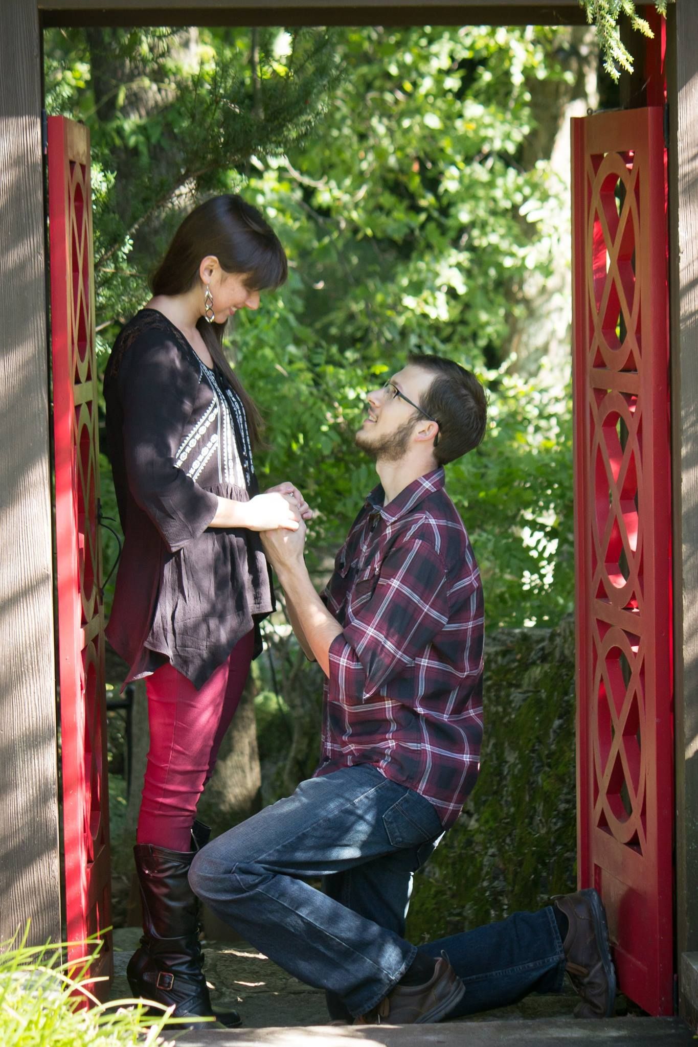 Man takes a knee in engagement photo at the Museum of the Shenandoah Valley in Winchester, VA