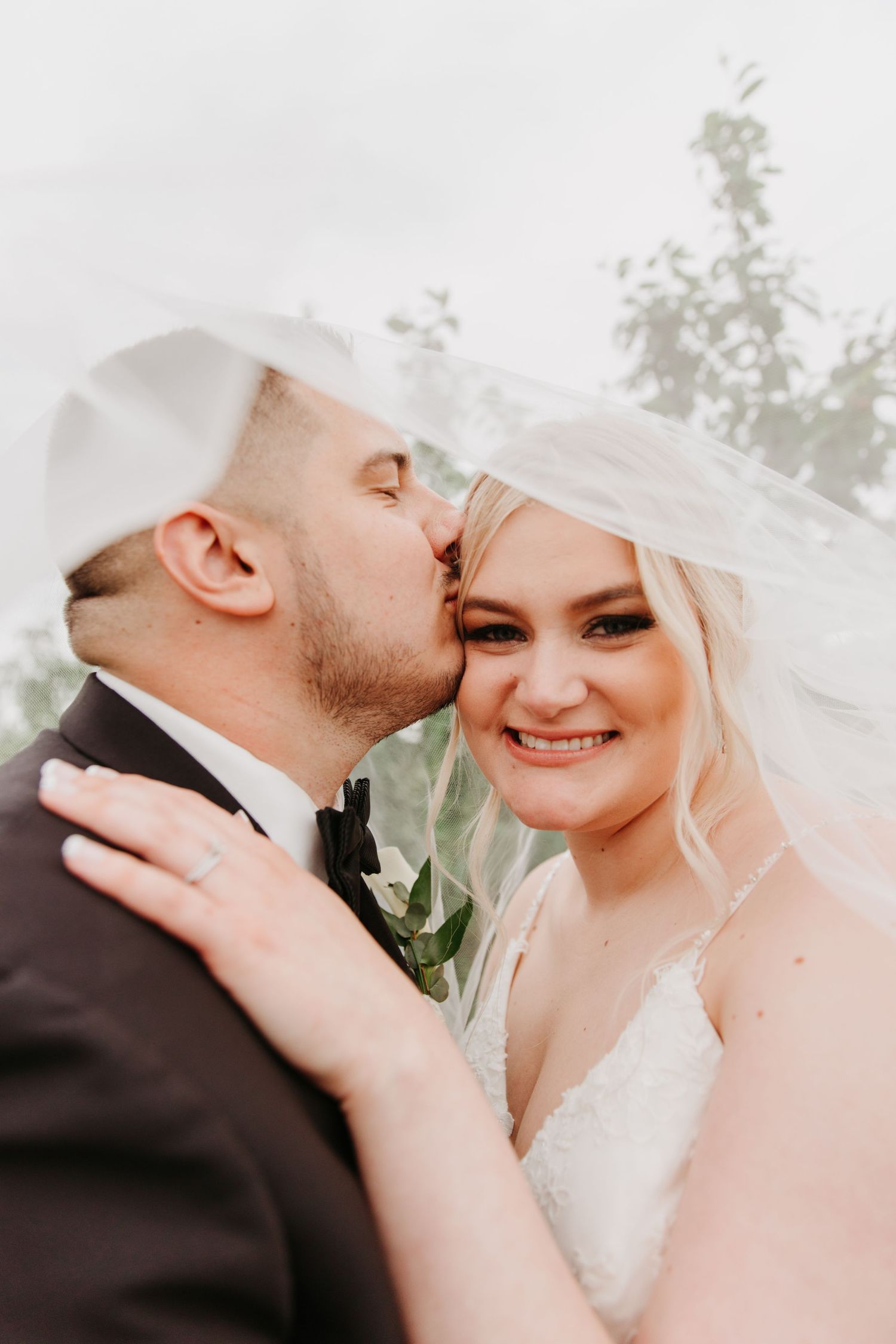Ohio Photographer, Ohio Wedding, Wedding Photos, Bride and Groom Photos, Pickwick Place, Wedding Portraits,