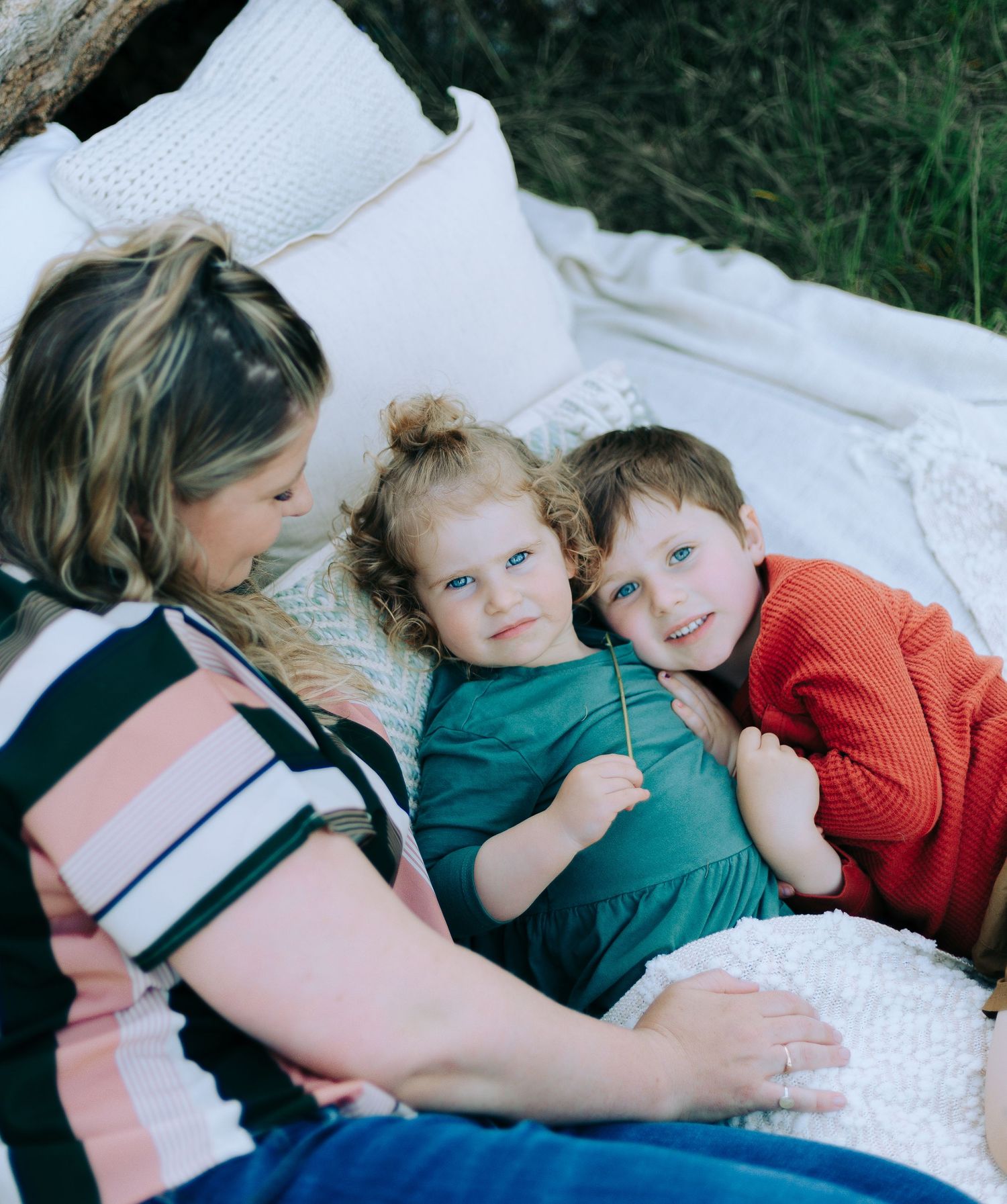 Mother's day Family photography posing by Spruce and Meadow Photography