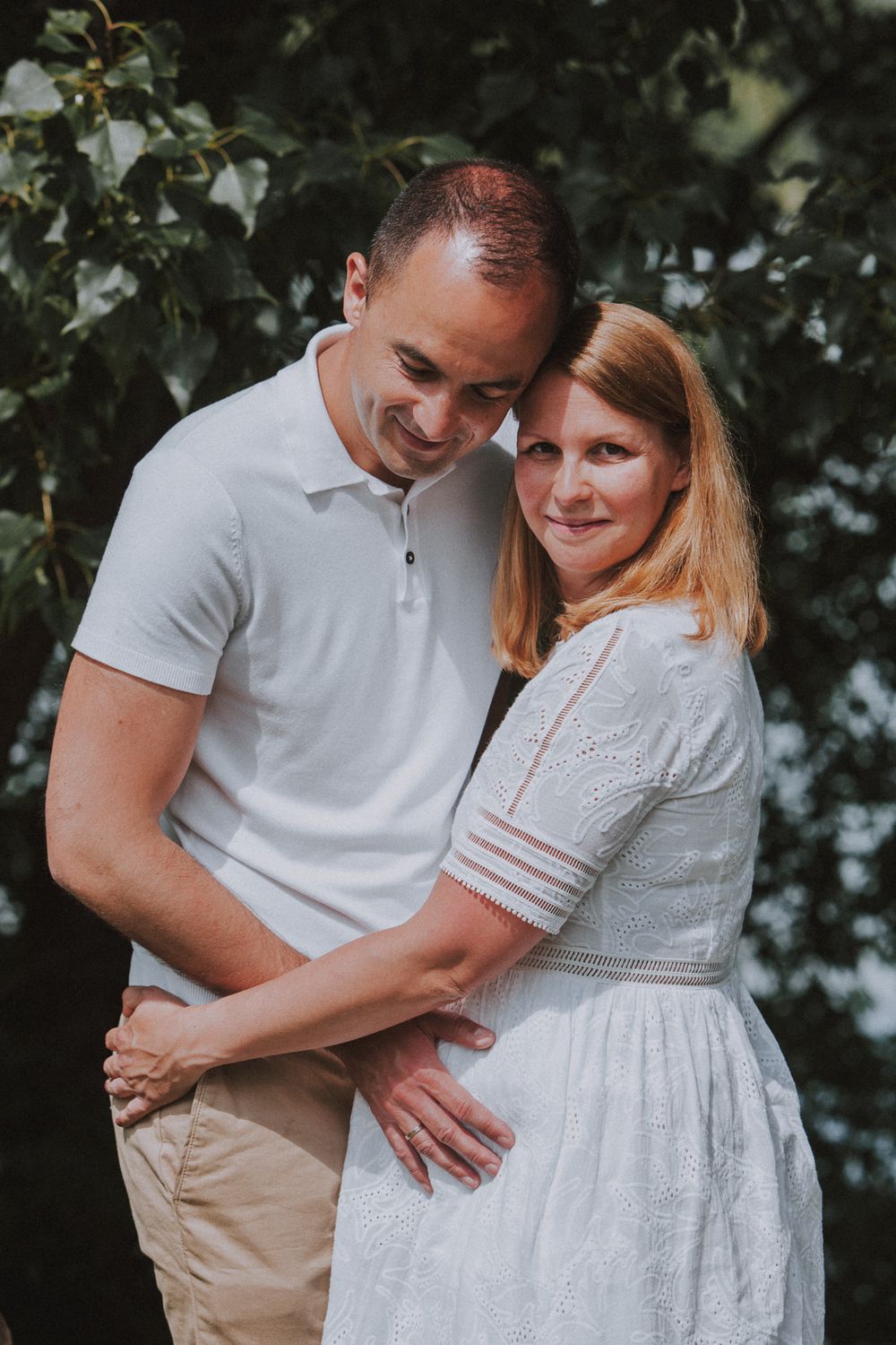 Kismama fotózás – természetes, érzelemmel teli várandós pillanatok.