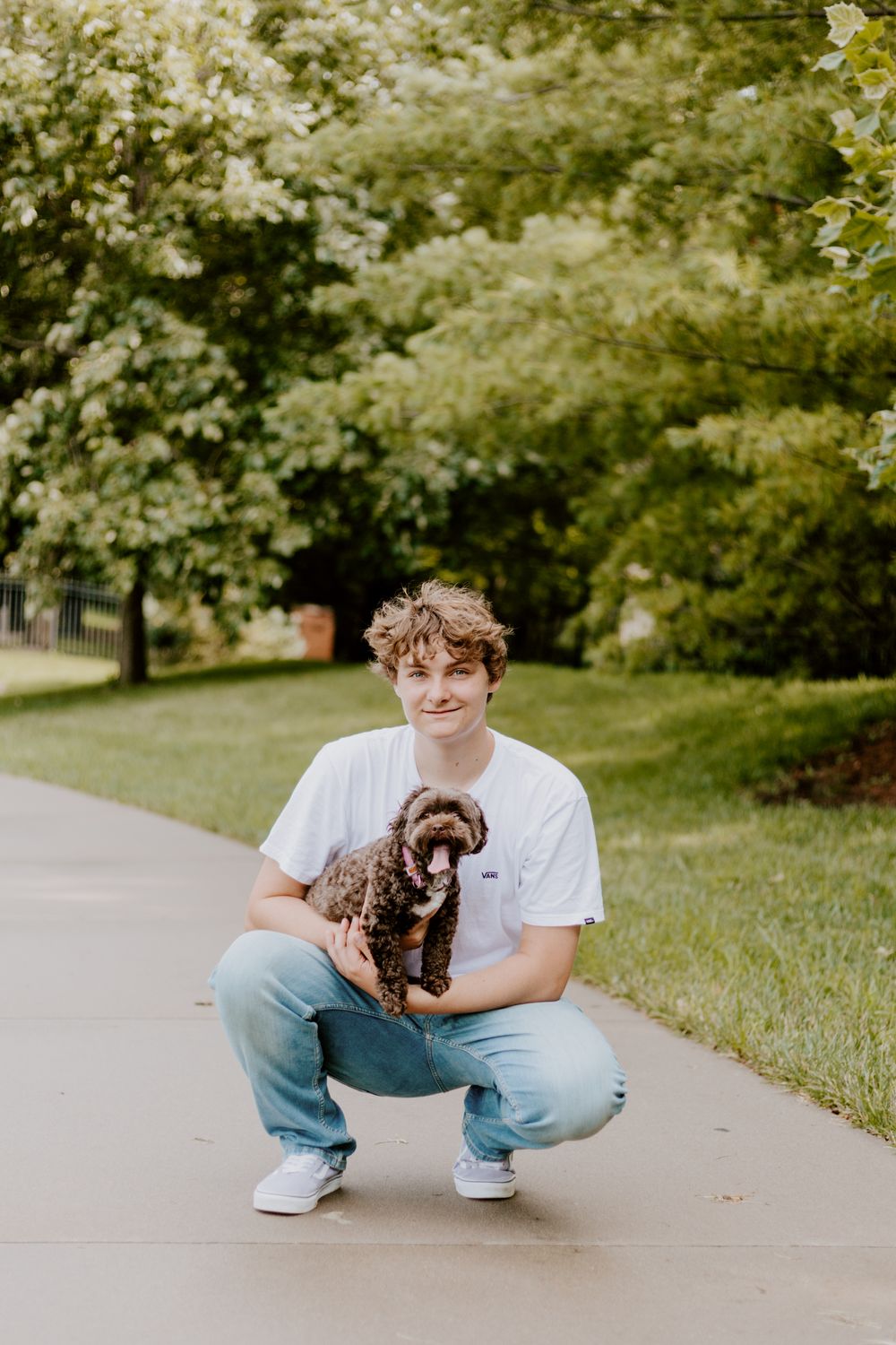 Senior photos in the Kansas City metro by a local senior photographer – modern outdoor portraits with authentic, natural poses.