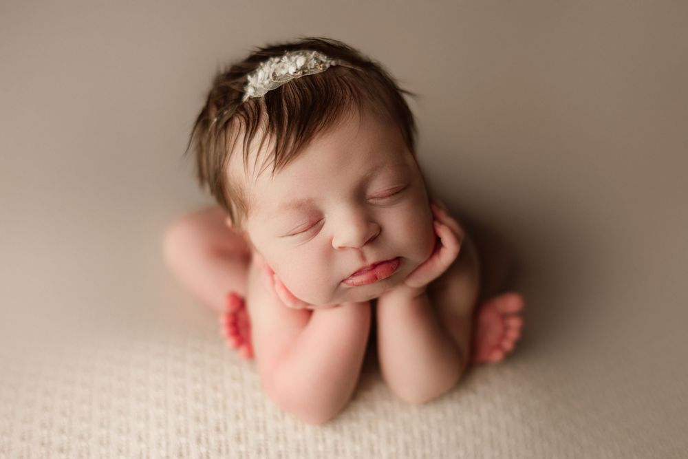 froggy pose - calgary newborn photography