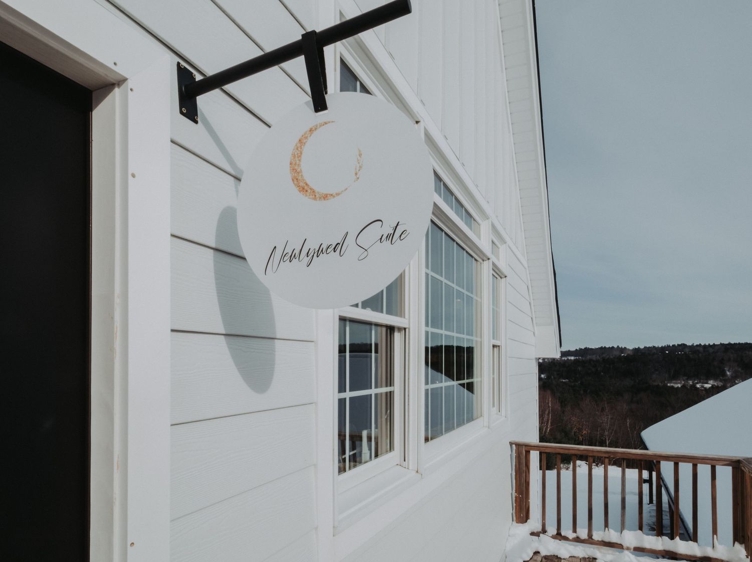 Moonlight Ridge also features a beautiful newlywed suite complete with a loft, full kitchen, and a lovely bathroom!