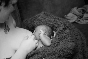 Capturing the miracle of life: Birth photography that beautifully documents the raw emotions, precious moments, and incr