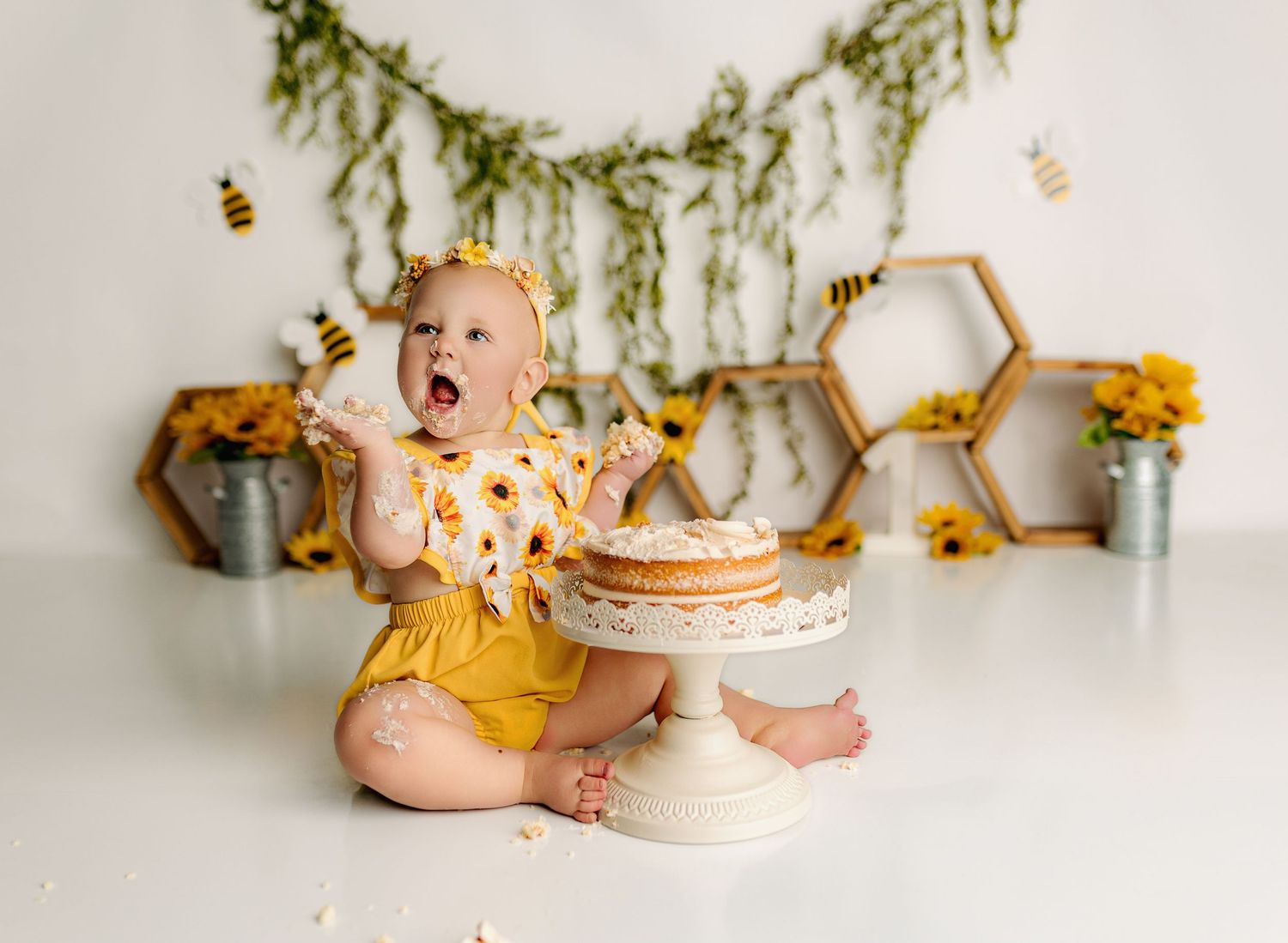 Bailey's Photography | Ashland KY | Baby Photography | Bee Theme Cake Smash