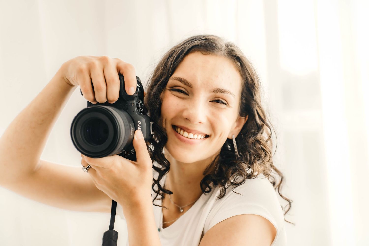 Jasmine Silversmith 
Jasmine Falling Photography
Oklahoma Wedding Photographer