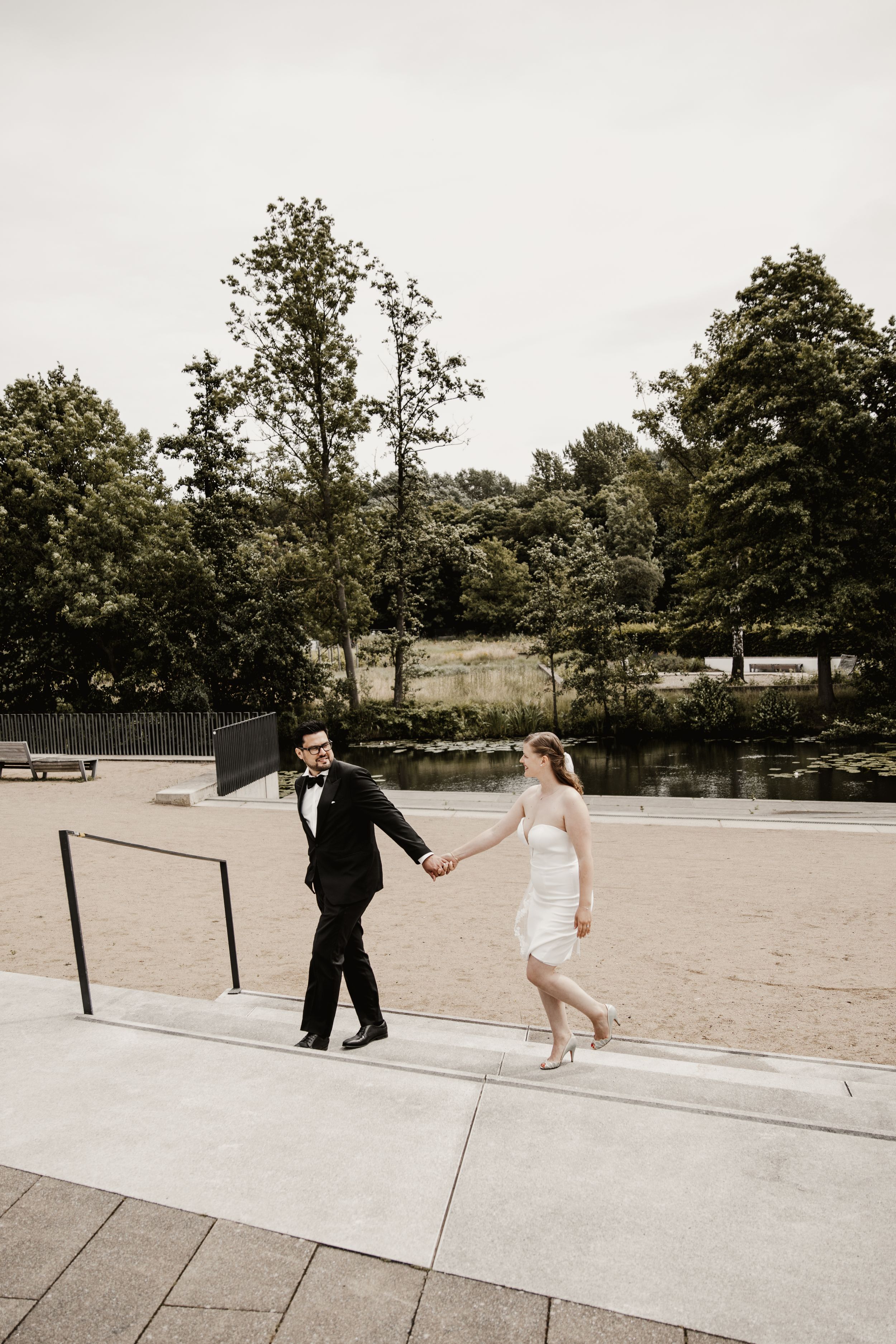 Hochzeitstanz, Brautpaar, Hochzeit, bride, groom, fist dance, first look, love, wedding, elegant, inselpark wilhelmsburg