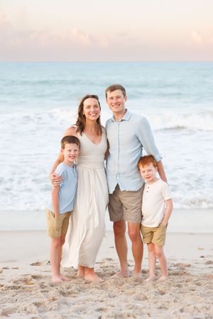 That To Wear for Beach Family Photos by Mai Mirabal, Family Photographer at Vero Beach, FL and Disney's Vero Beach Hotel.