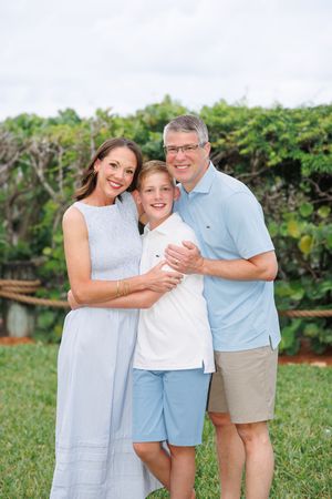 That To Wear for Beach Family Photos by Mai Mirabal, Family Photographer at Vero Beach, FL and Disney's Vero Beach Hotel.