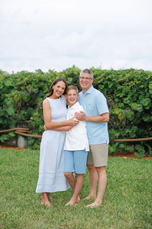 That To Wear for Beach Family Photos by Mai Mirabal, Family Photographer at Vero Beach, FL and Disney's Vero Beach Hotel.