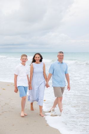That To Wear for Beach Family Photos by Mai Mirabal, Family Photographer at Vero Beach, FL and Disney's Vero Beach Hotel.