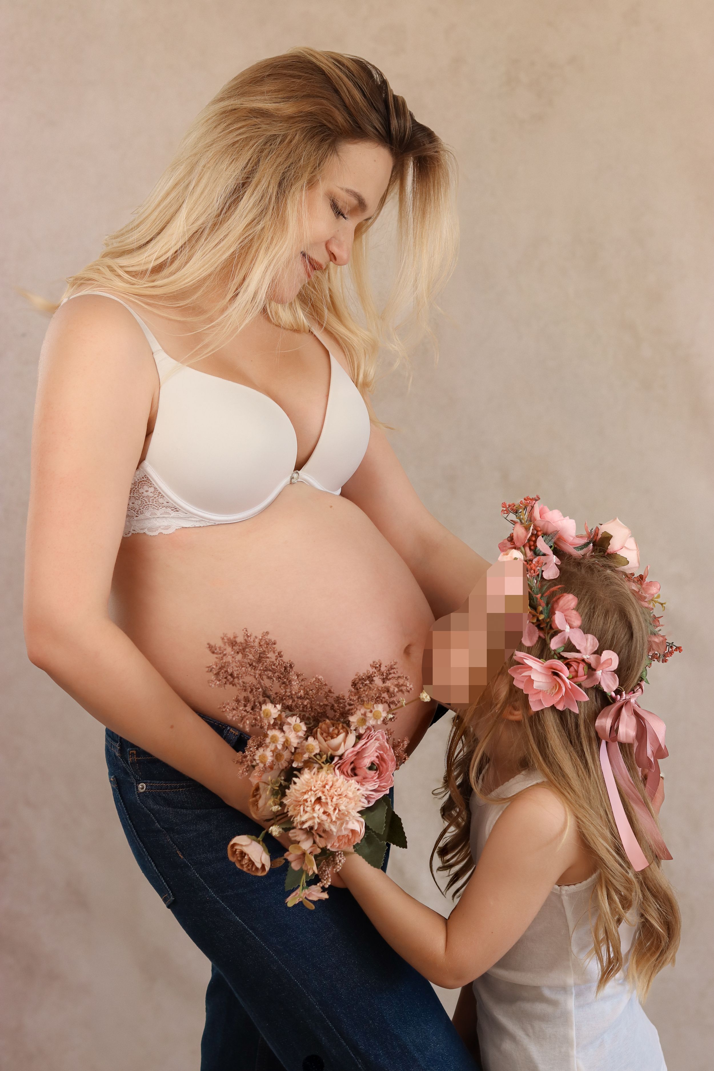 Babybauchshooting, Schwangerenfotografie, Familienfotografie in München, Erding und Umgebung, Familien fotoshooting, indoor und outdoor