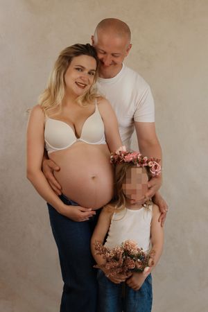 Babybauchshooting, Schwangerenfotografie, Familienfotografie in München, Erding und Umgebung, Familien fotoshooting, indoor und outdoor