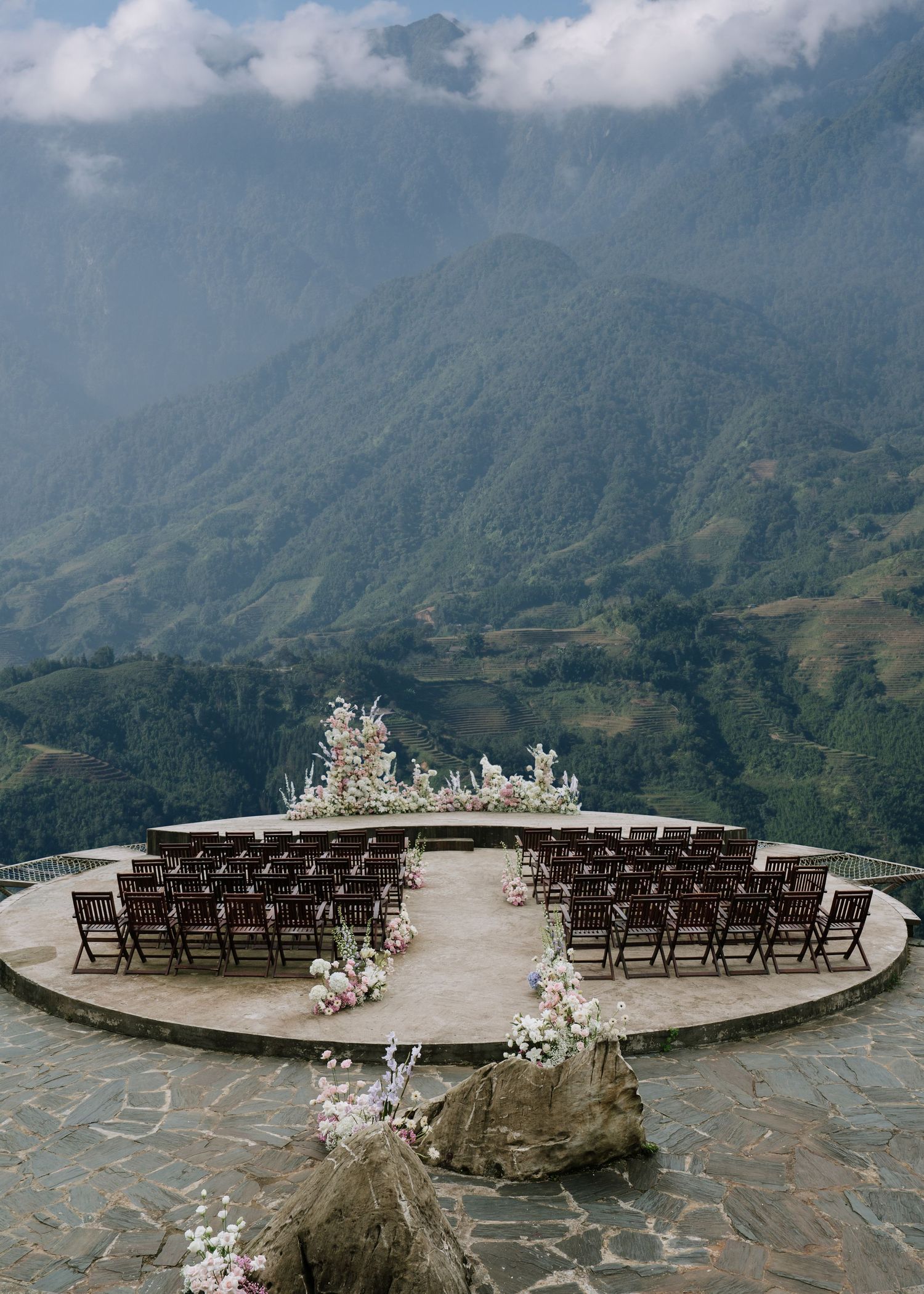 Wedding moment at Ville De Mont Mountain Resort Sapa captured by PHANQUOCKHAstudio