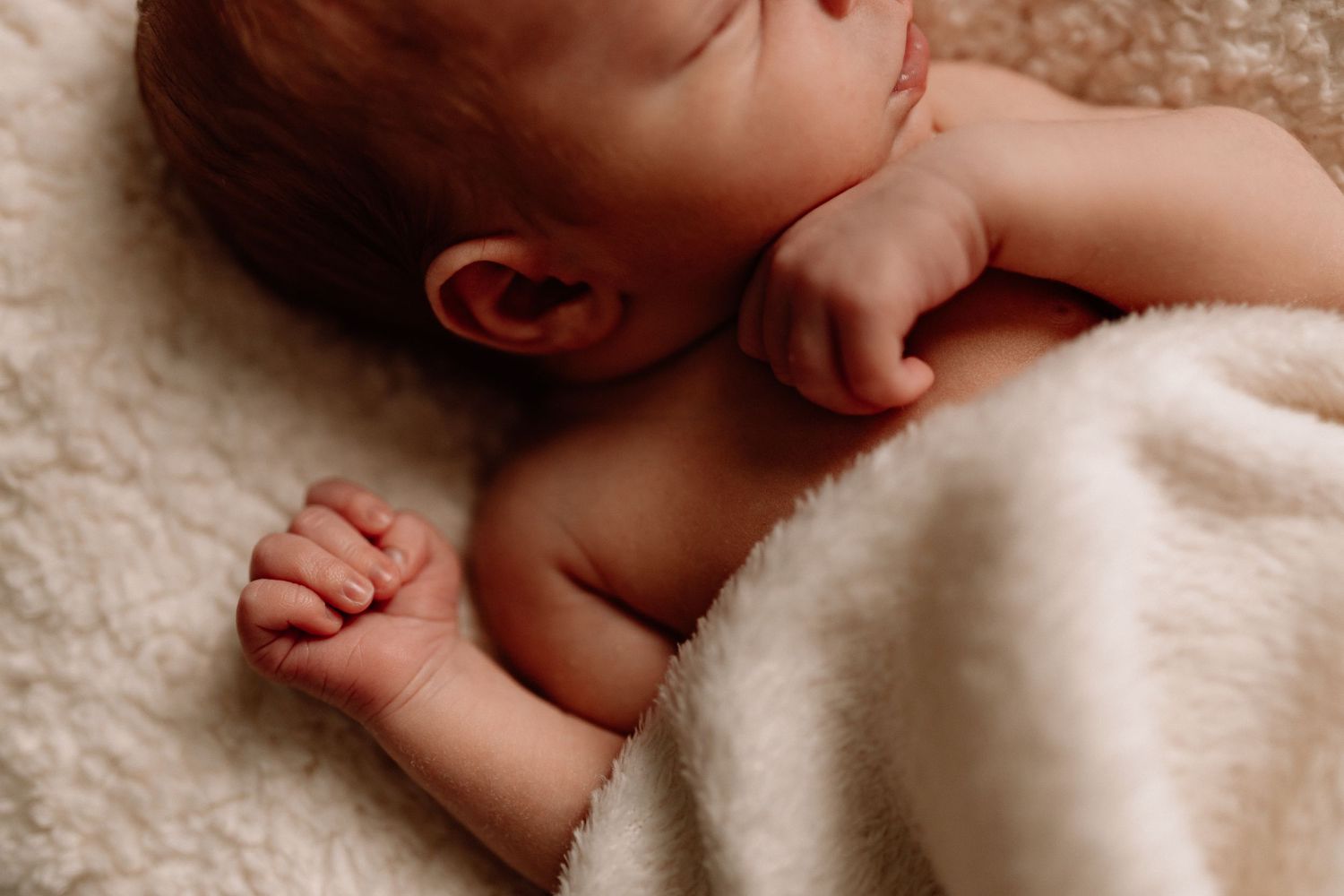 Newborn lifestyle fotografie in Terneuzen, Zeeland, Oost-Vlaanderen