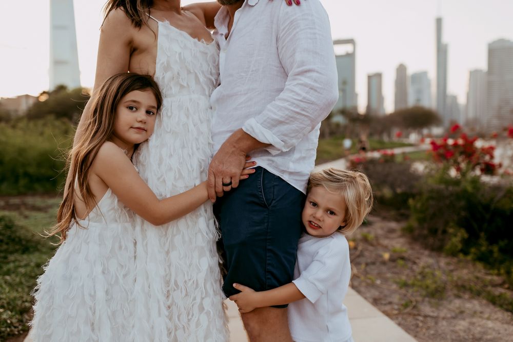 family photoshoot dubai city ideas
