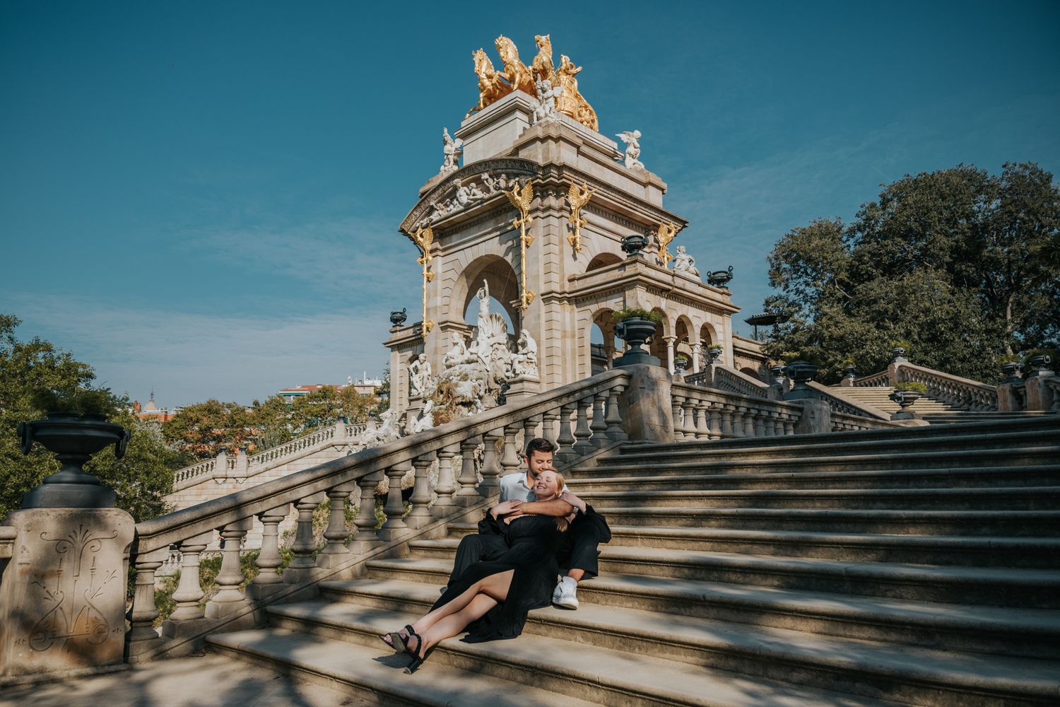 Anniversary photoshoot in Ciutadella Park