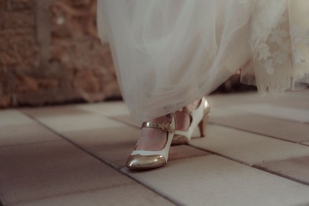 Bridgewater, Nova Scotia and surrounding Southshore areas - Soft & sentimental wedding photography. Storytelling told through imagery.