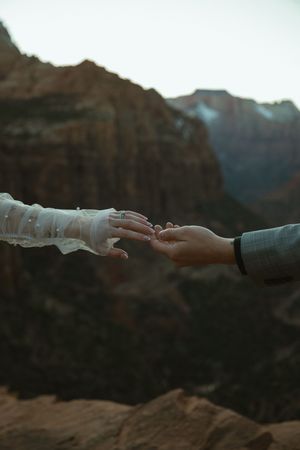 Sunset elopement in Zion National Park – Utah elopement photographer