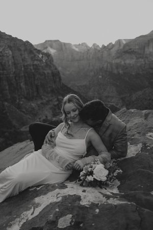 Sunset elopement in Zion National Park – Utah elopement photographer