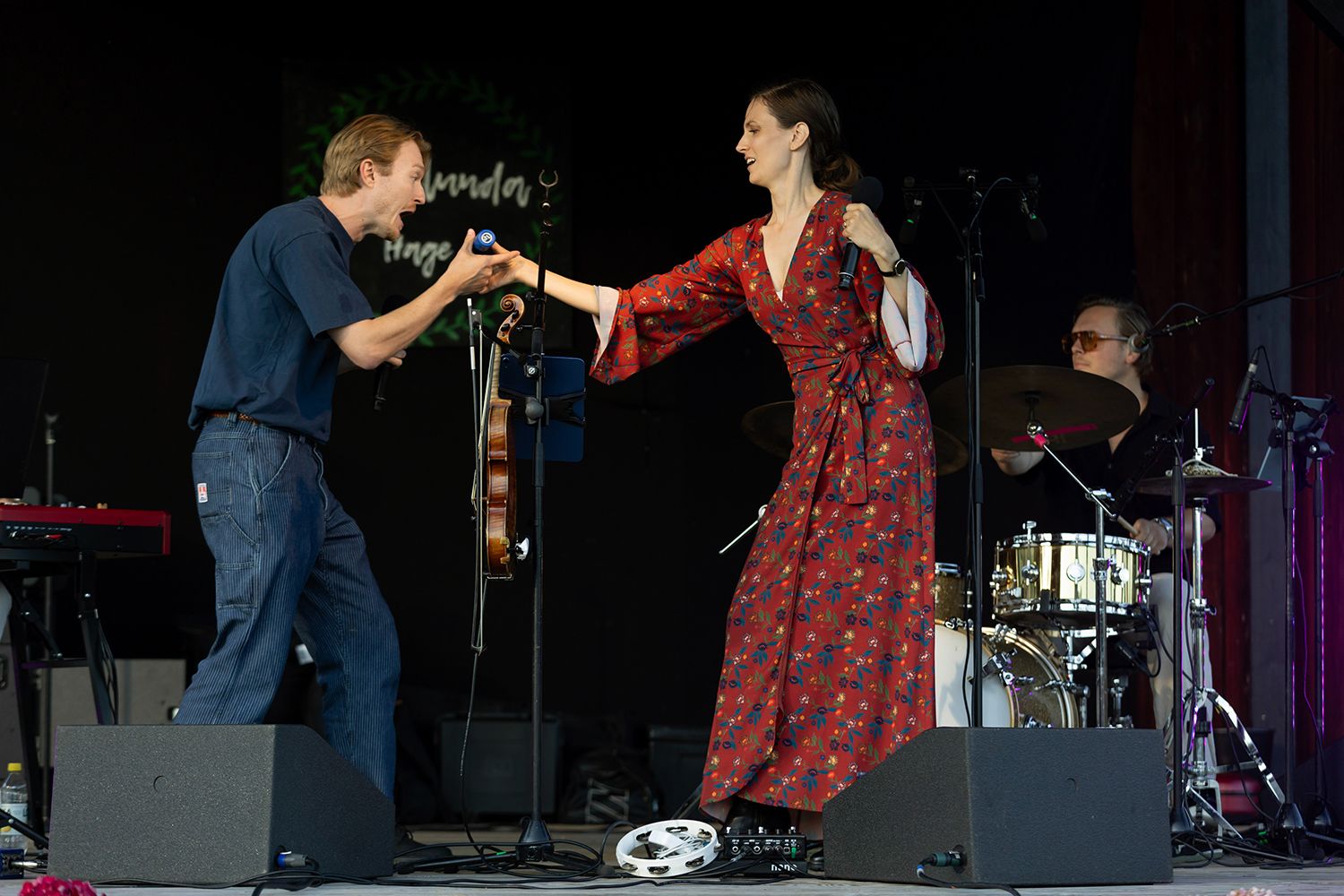 Petra Wahlgren på Fröslunda Hage. Fotograf Rebecca Nordin. Petra Wahlgren och Pontus Ludvigsson.