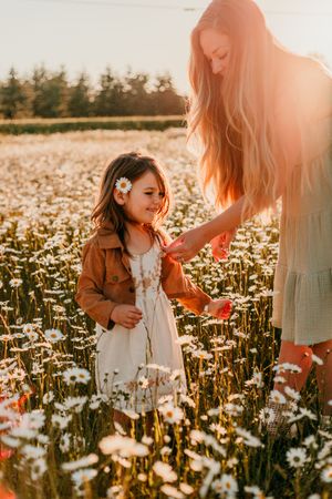 Daisy Wildflower field photography session in Sequim Washington Spring family photographer