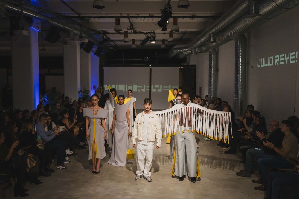 fotografia de desfiles de moda en madrid con diseñador