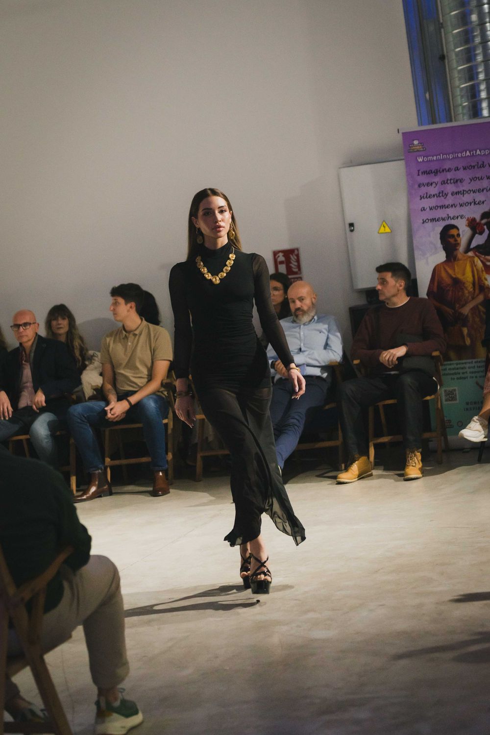 fotografia de desfiles de moda en madrid de modelo latina