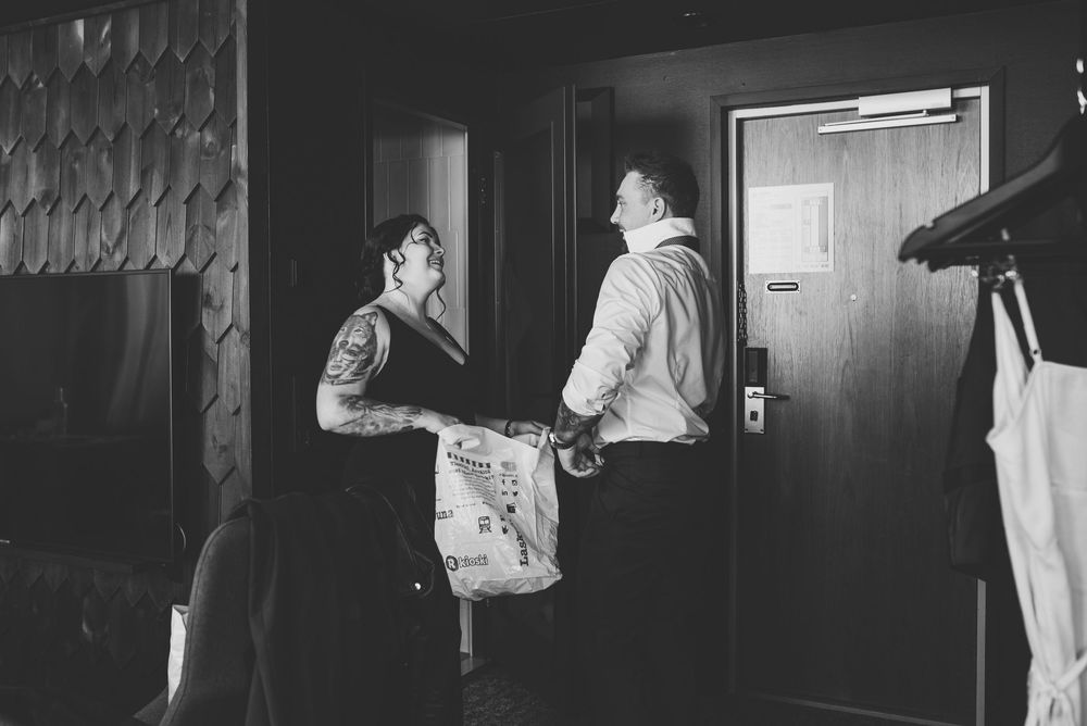 hääkuva, hääpotretti, häävalokuvaus, first look, vihkiminen