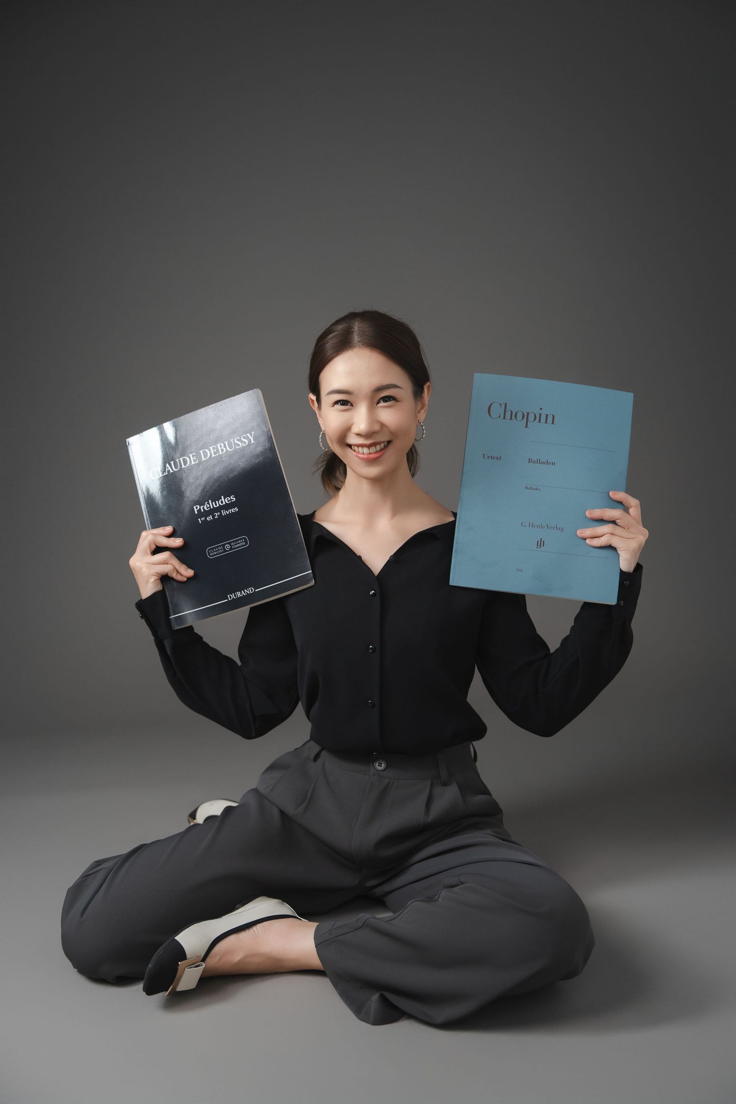 Aspire Studio 提供屏東、高雄地區專業商業形象照拍攝，適合企業主、創業者與各類專業人士。
我們重視品牌定位與拍攝用途，透過自然引導與精準用光，拍出自信、耐看且真正能代表你的形象照片，適用於官網、社群與品牌宣傳。有你形象照、專業品牌形象照提供、音樂會形象照、