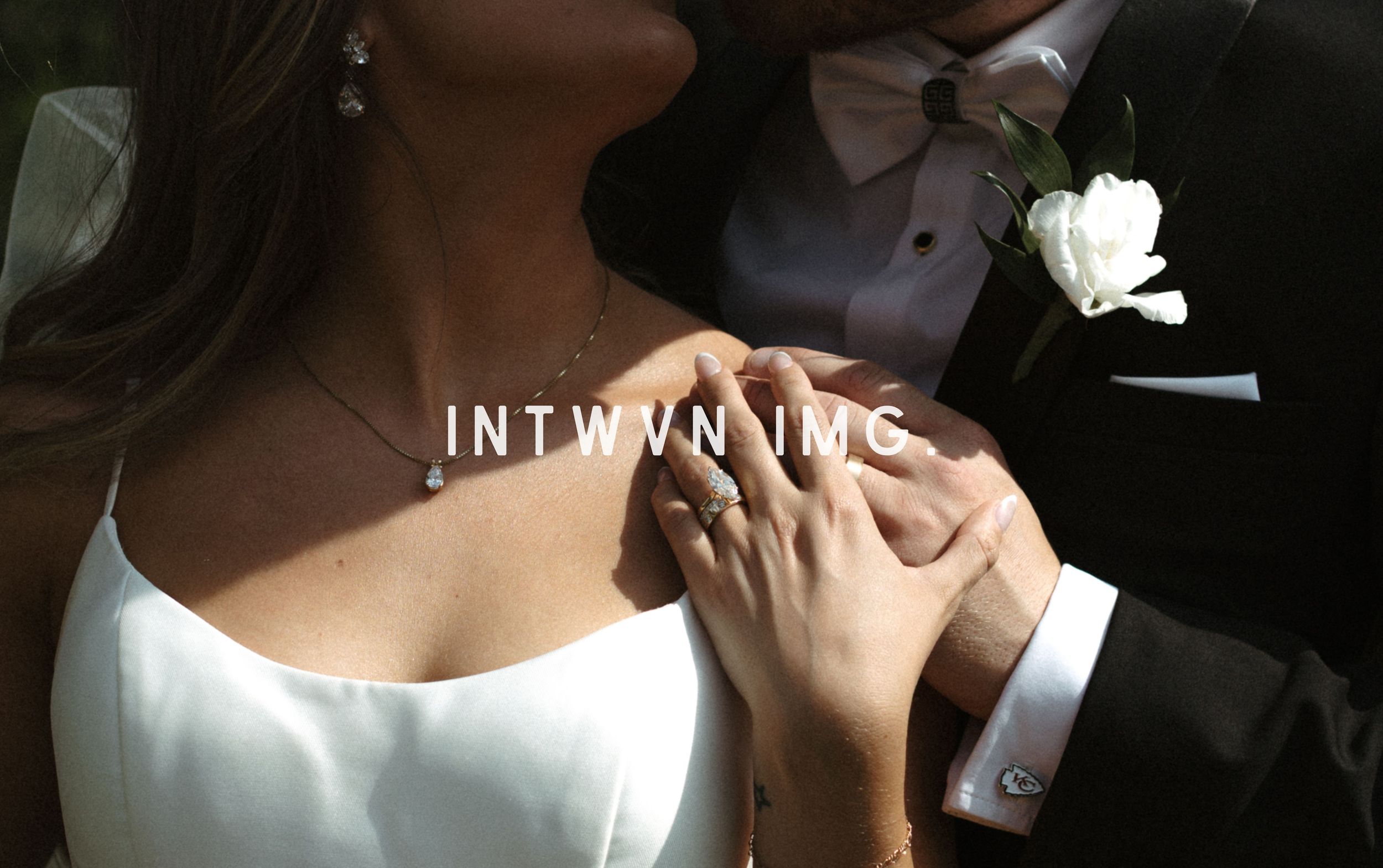 Kansas City Wedding Photographer 
Wedding Essentials
Documenting Wedding
Editorial Wedding
Midwest Photography
Dowtown Kansas City Wedding