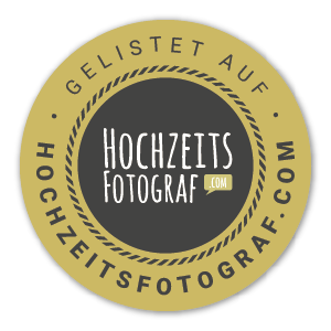 Round gold and black logo badge design for wedding photographer with rope border detail and German text.