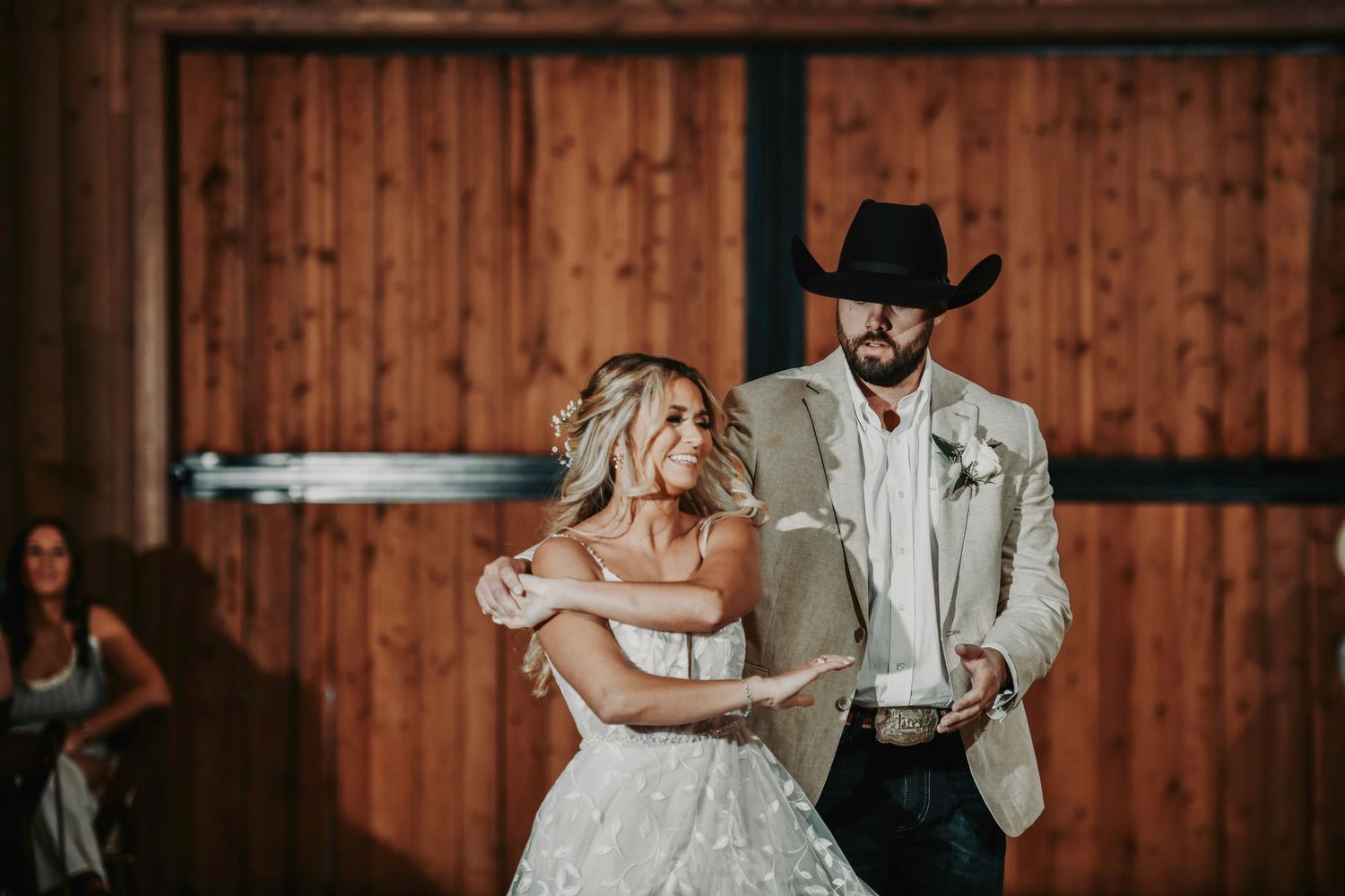 Bride and groom partying on the dance floor – April Pinto Photography