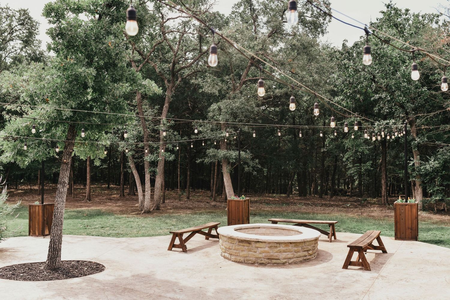 the perfect patio to celebrate your wedding reception and to enjoy cocktail hour for your dallas wedding
