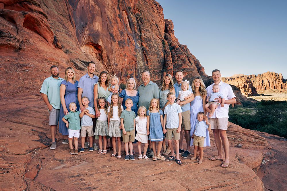 Utah-red-rock-photos-destination-outdoor-bold-ivins-st-george-best-professional-snow-canyon-st-george-extended-family-photographer-vacation