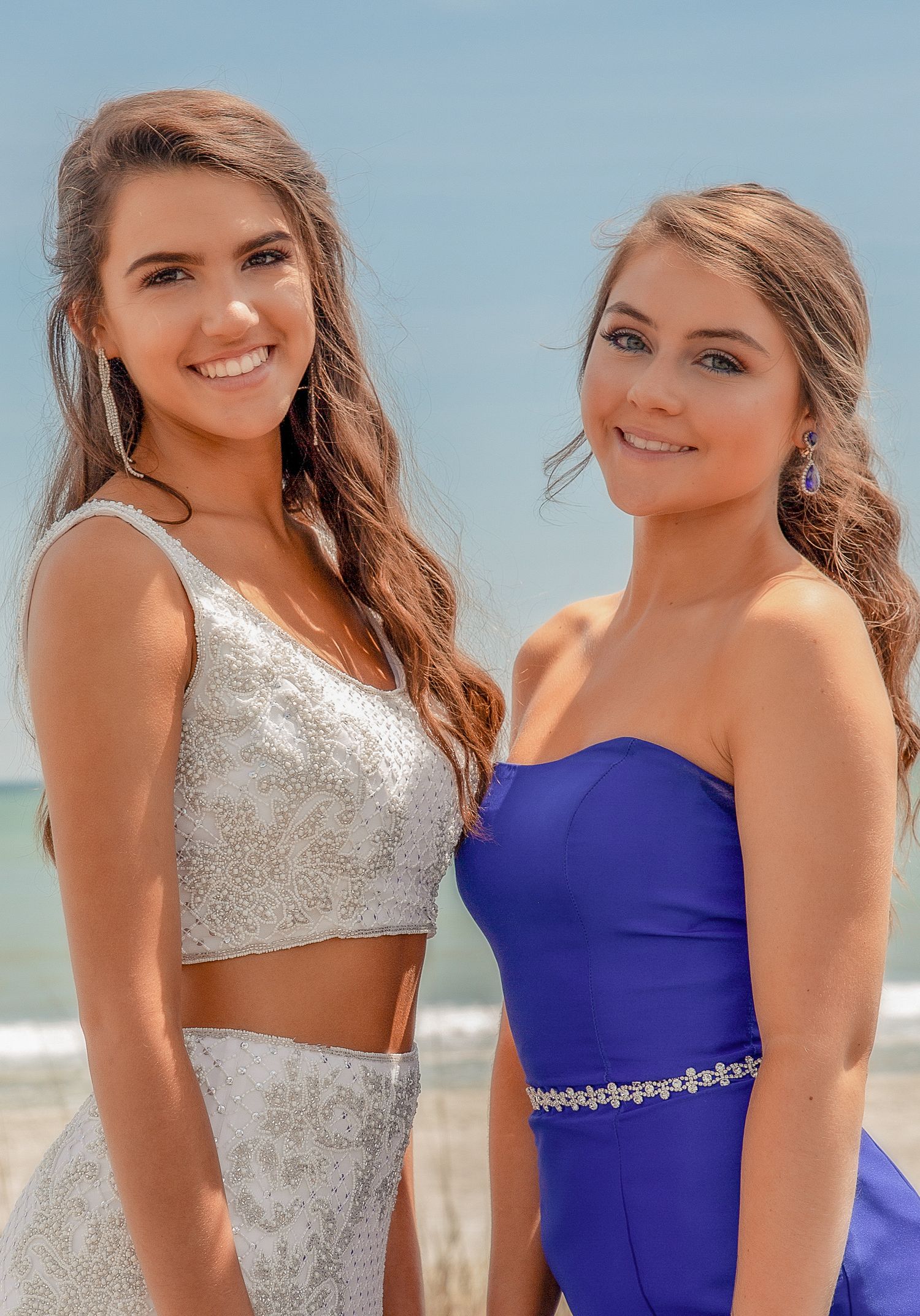 Prom portrait with proud smile and beach in the background, Essex-County.