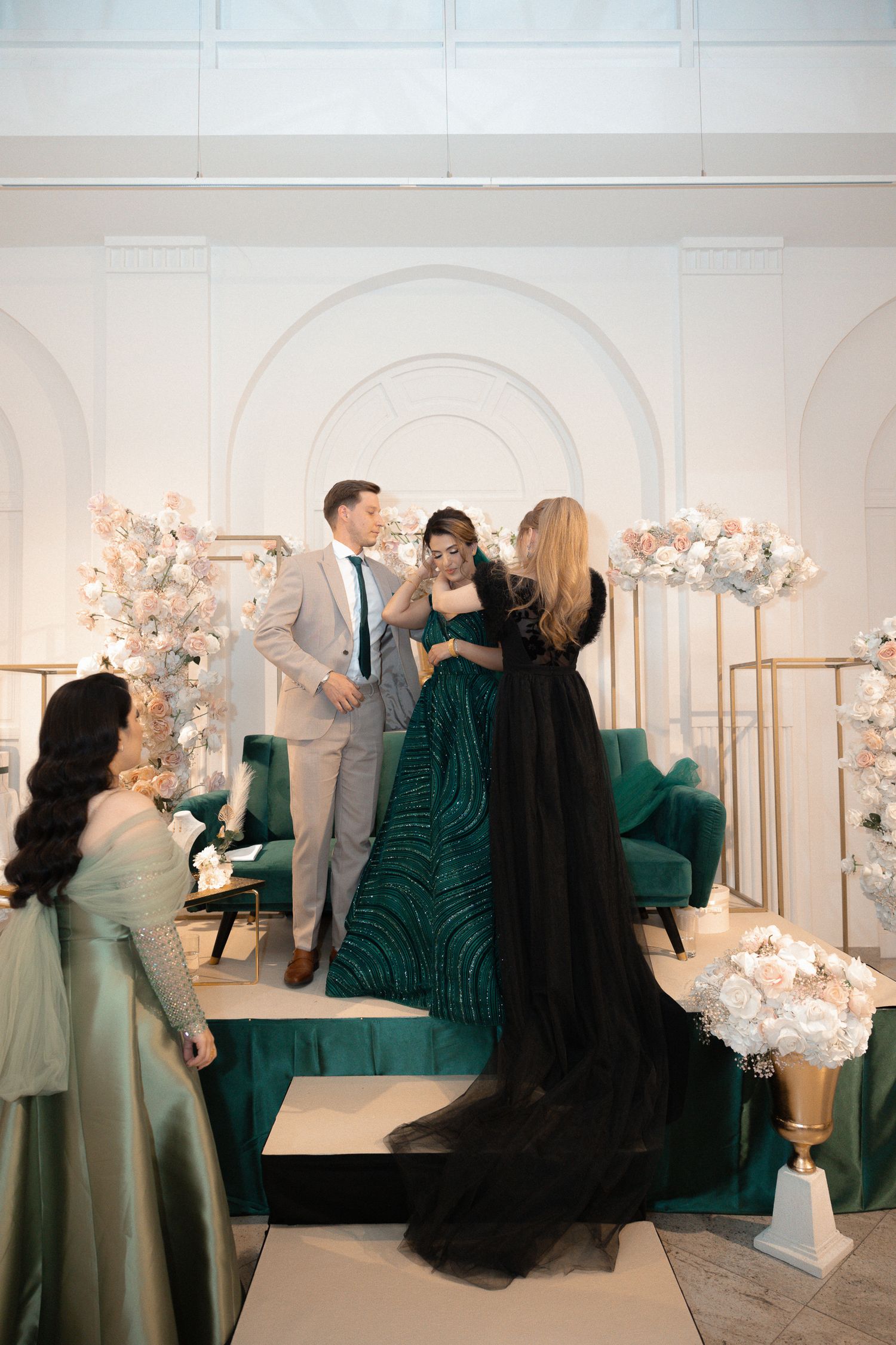 budapest photoshoot 
budapest wedding photographer 
elegant style photographer budapest