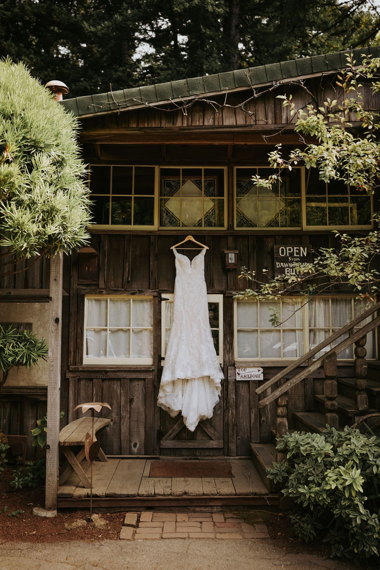deetjens big sur wedding venues wedding dress