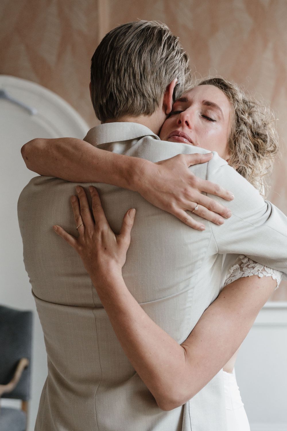 Emotioneel first look, Trouwfotografie
