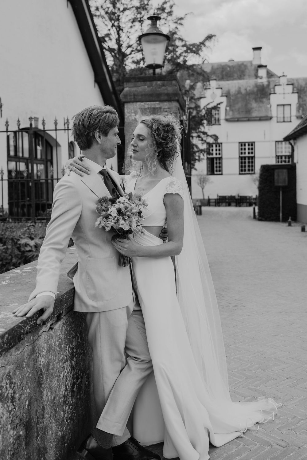 Trouwfotograaf uit Ommen, Trouwreportage Overijssel spontane, niet-gepsoeerde foto’s die het verhaal vertellen