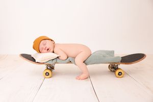 best Long Island newborn photographer, best Nassau county newborn photographer, newborn skateboard photo shoot, newborn skateboard theme