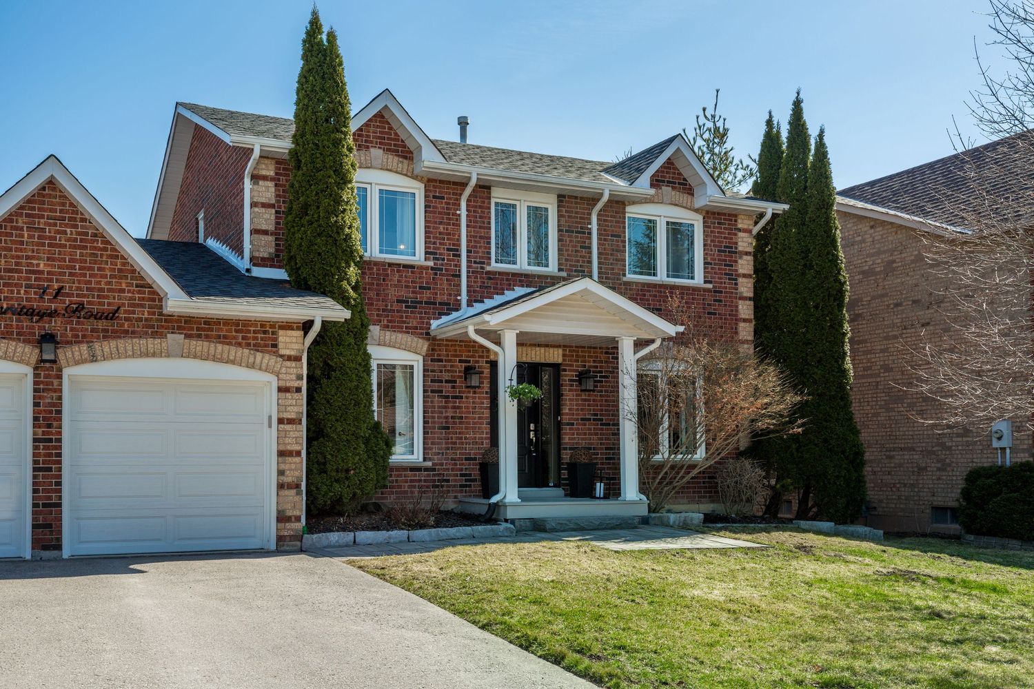 A photo of a detached home in Cookstown Ontario for a real estate listing in south Simcoe County photographed by Sarah Tennant