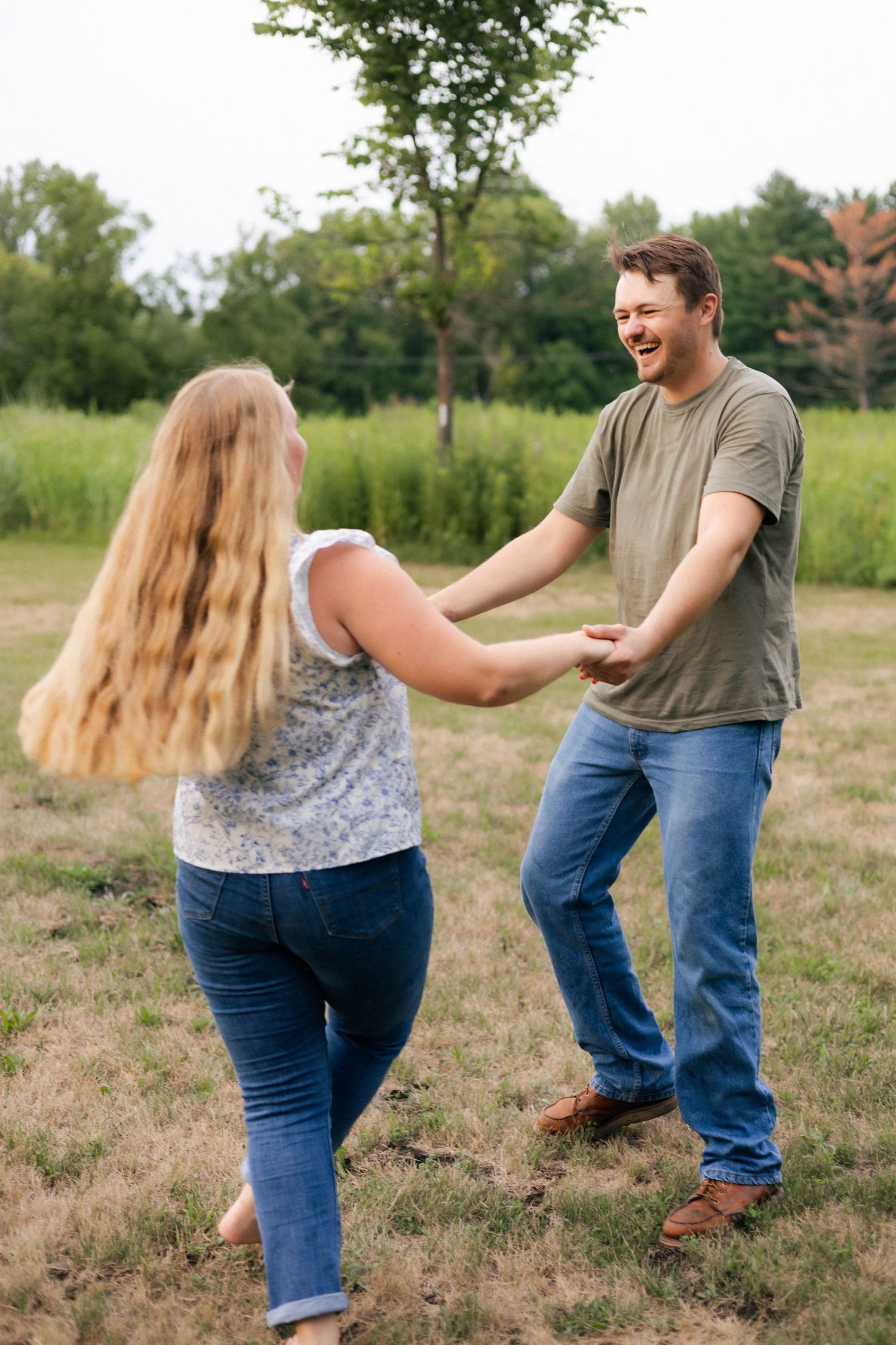 outdoor summer lakeside engagement photos in Kankakee, Illinois