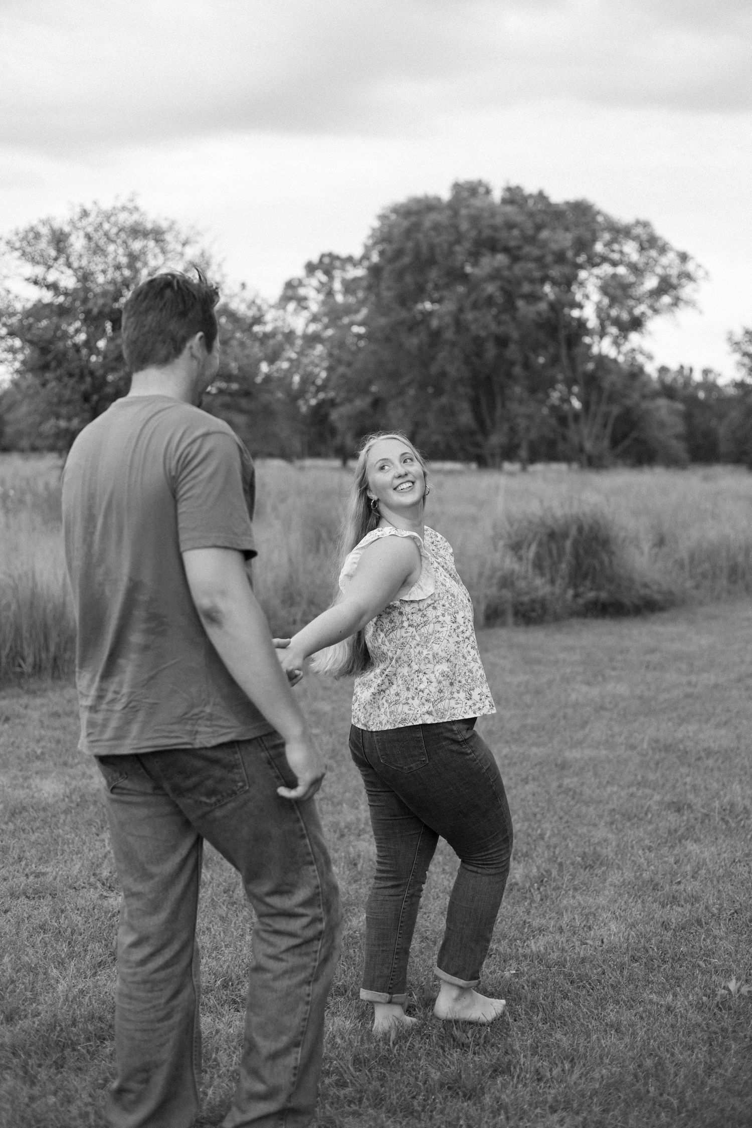 outdoor summer lakeside engagement photos in Kankakee, Illinois