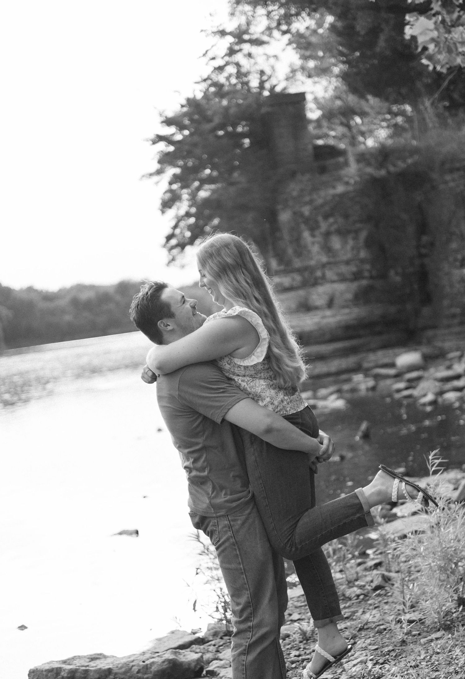 outdoor summer lakeside engagement photos in Kankakee, Illinois