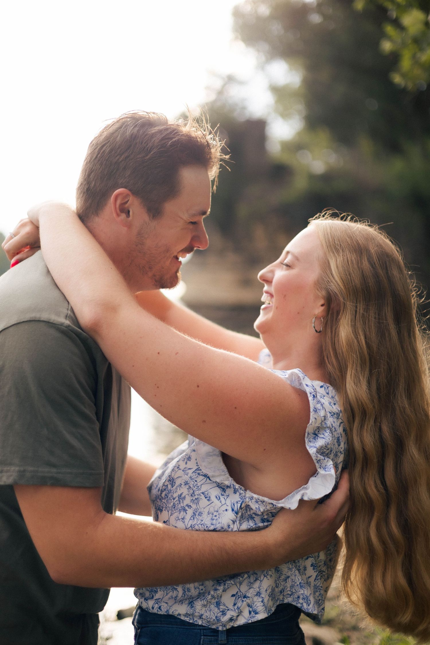 outdoor summer lakeside engagement photos in Kankakee, Illinois