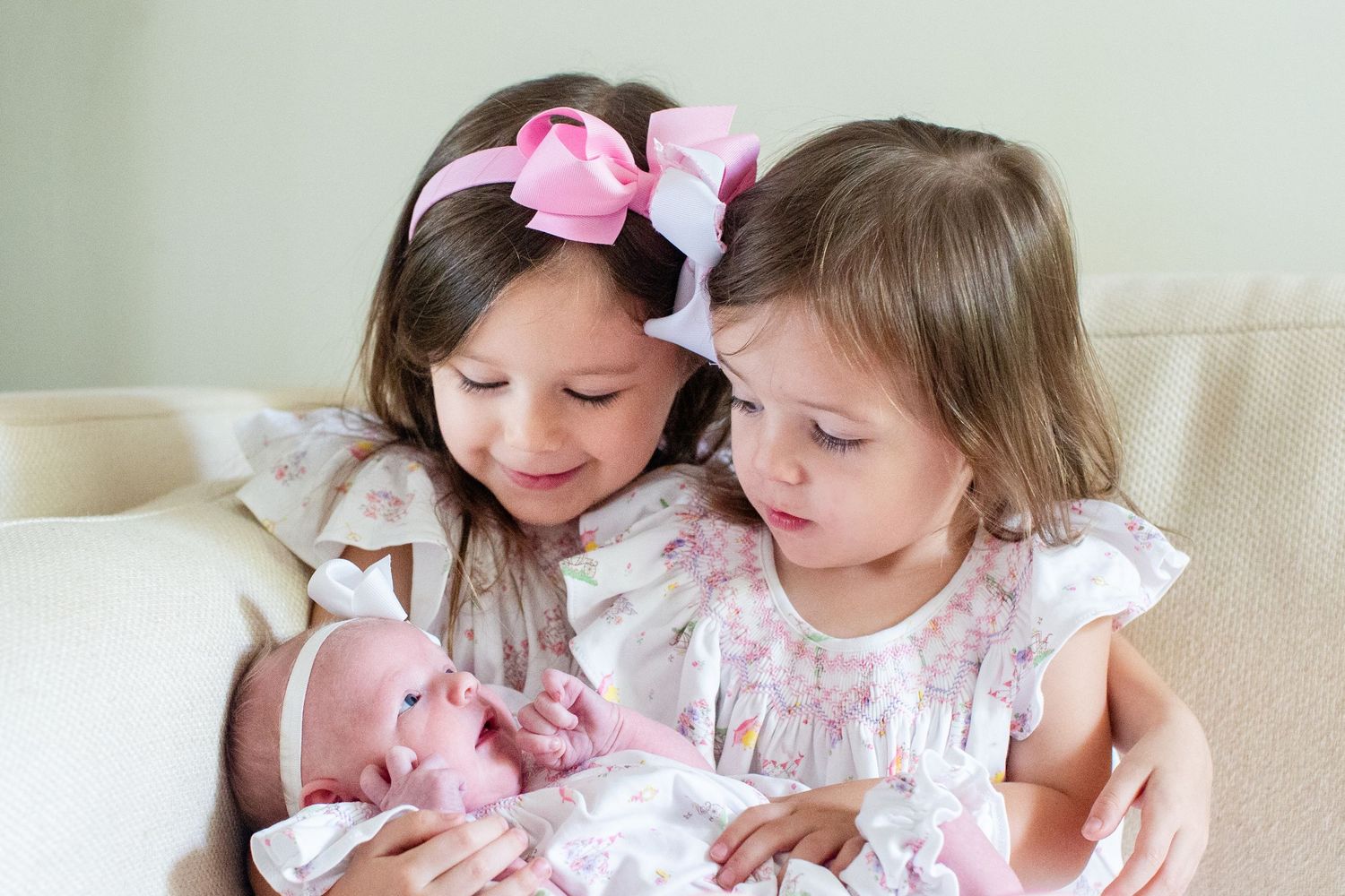 Newborn portrait. Three sisters. Guaynabo, Puerto Rico.