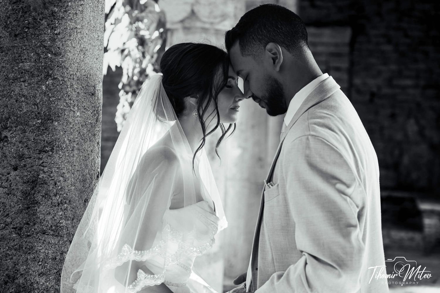 Veronica & Luis story in black and white