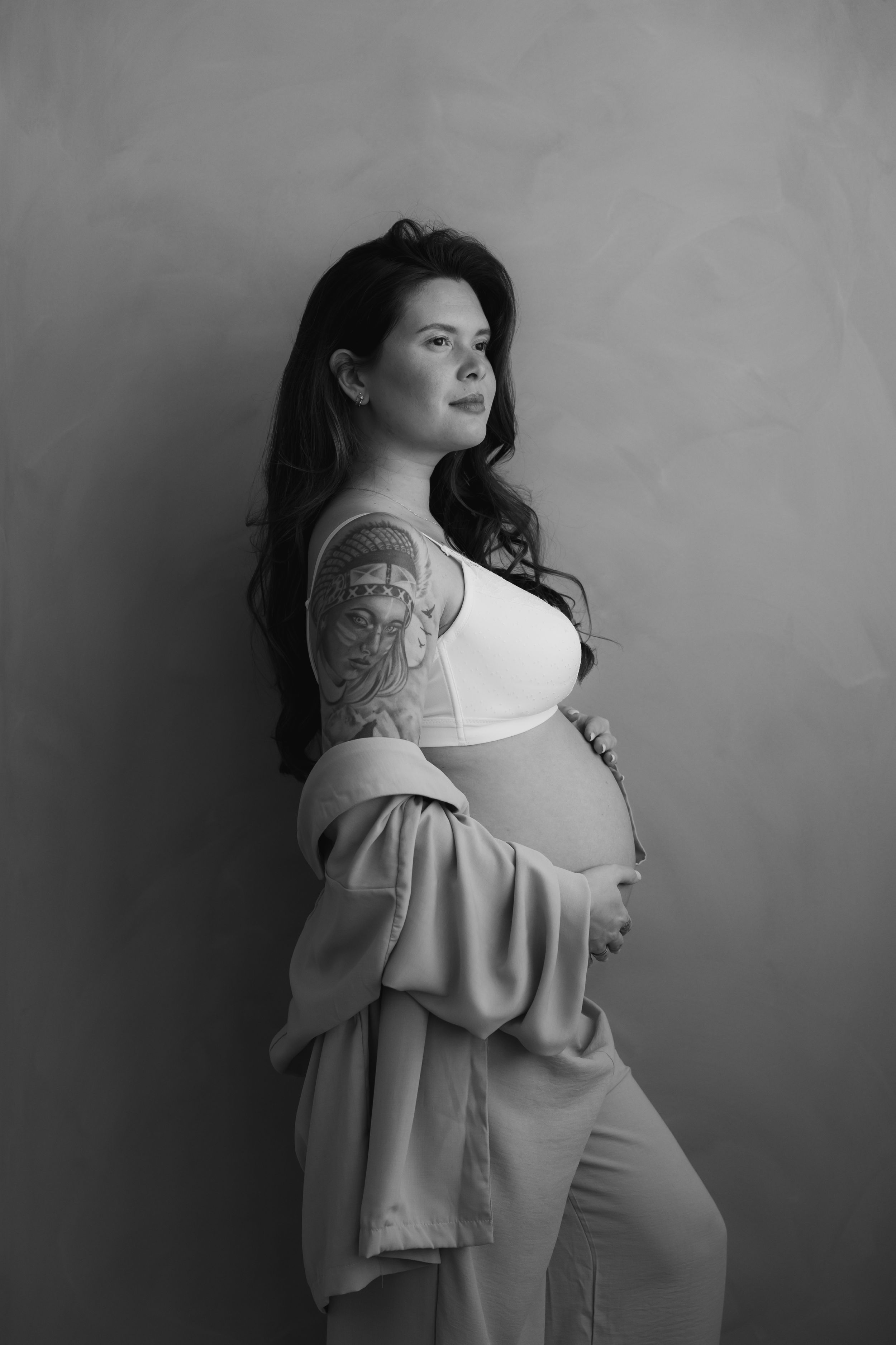 Professionele zwangerschapsshoot voor blijvende herinneringen, vastgelegd door zwangerschapsfotograaf uit Eindhoven, Noord-Brabant.