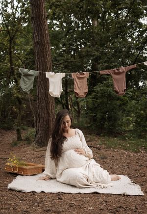 Intieme zwangerschapsshoot speciaal voor aanstaande ouders, gefotografeerd door zwangerschapsfotograaf uit Eindhoven, Noord-Brabant.